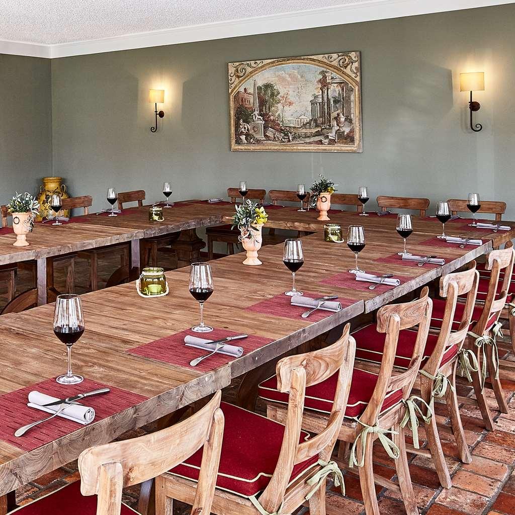 Althoff Hotel Fuerstenhof Celle Instalações foto The dining room at the Château de Chaumont