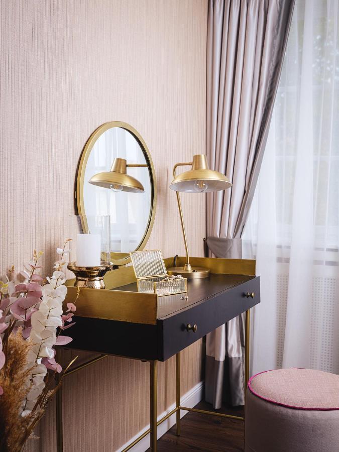 Althoff Hotel Fuerstenhof Celle Exterior foto A dressing table