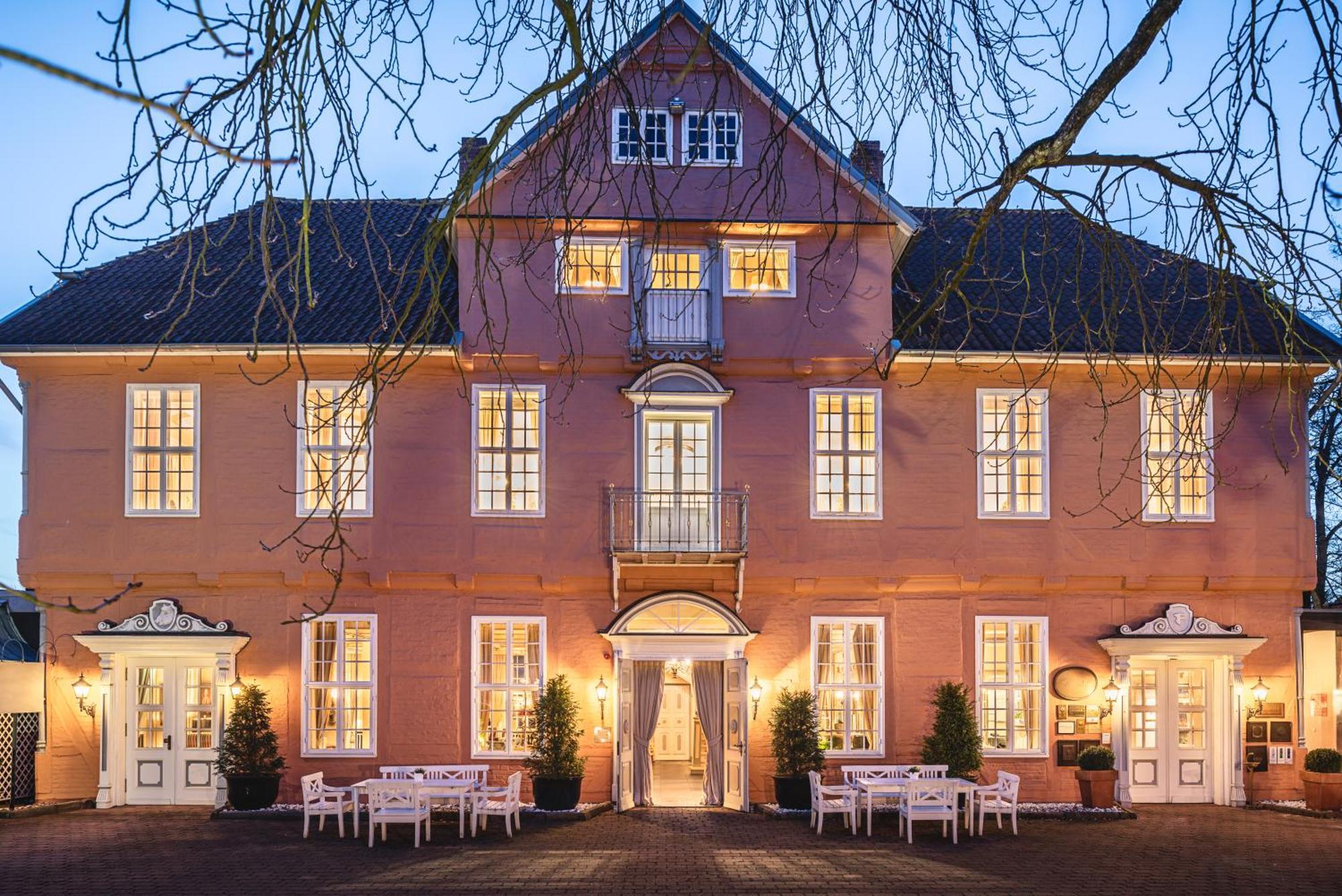 Althoff Hotel Fuerstenhof Celle Exterior foto The main building of the hotel