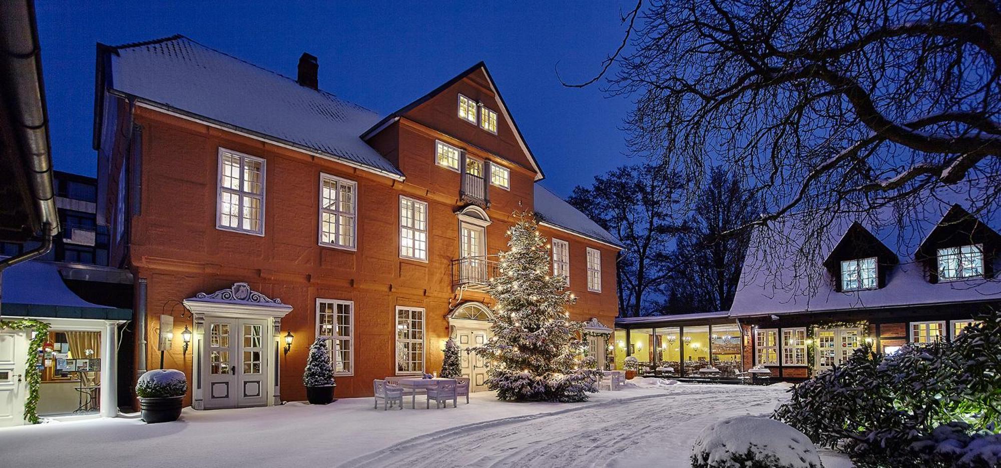 Althoff Hotel Fuerstenhof Celle Exterior foto The main building of the hotel