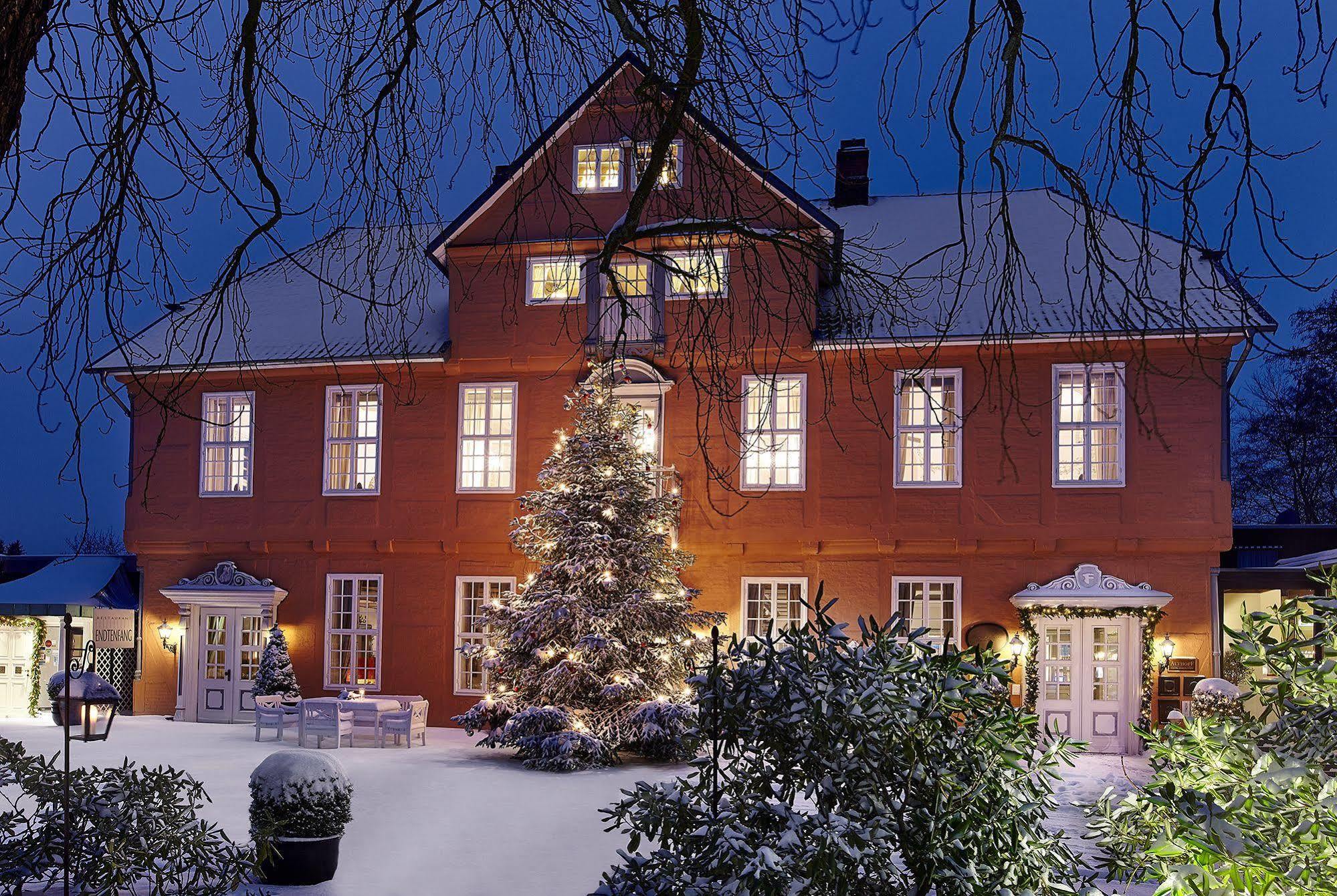 Althoff Hotel Fuerstenhof Celle Exterior foto The manor house of the former estate of the Swedish royal family