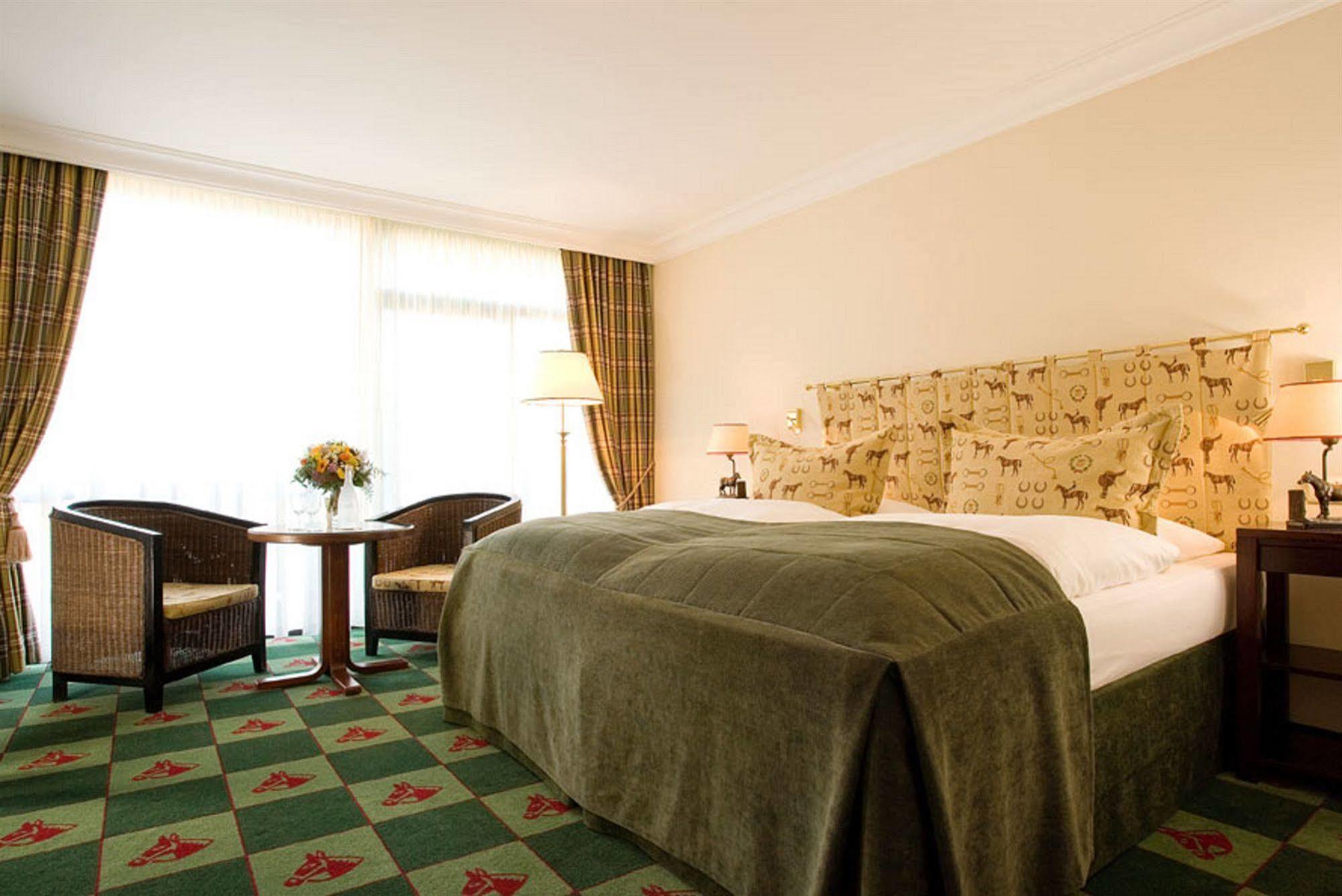 Althoff Hotel Fuerstenhof Celle Exterior foto A room at the Hotel de la Poste